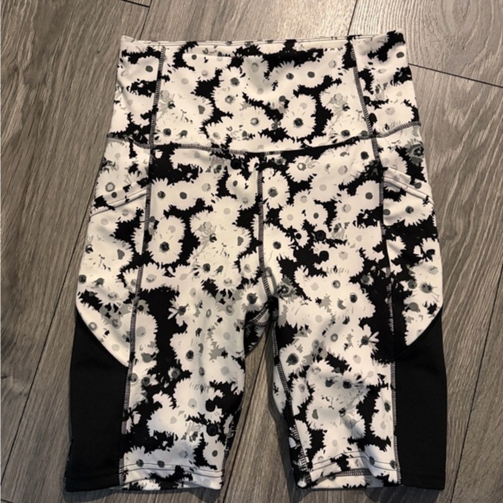 TKO Technical Knockout Black and White Floral High-Rise Biker Shorts Size L